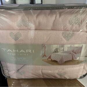 Tahari girls pink sparkle heart twin quilt set